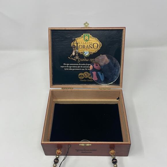 New! Unique Boutique Upcycled cigar box purse - Picture 8 of 14